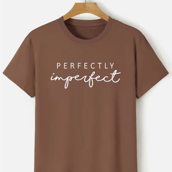 Ladies graphic tee. 🎀🥰 - Picture 2 of 9